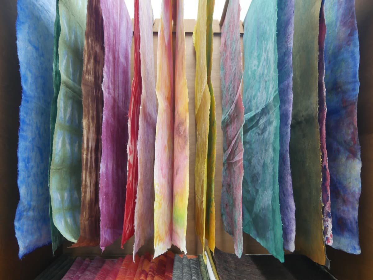 A Paper That Takes a Hundred Hands